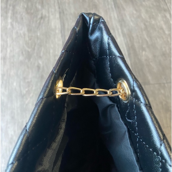 Black Quilted Women’s Shoulder Bag With Chain Strap - Picture 8 of 9